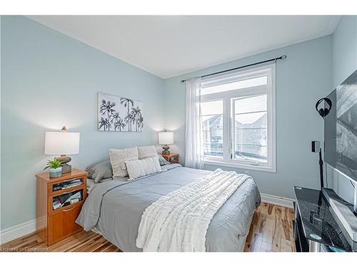 4264 Vivaldi Road E, Burlington, ON - Indoor Photo Showing Bedroom