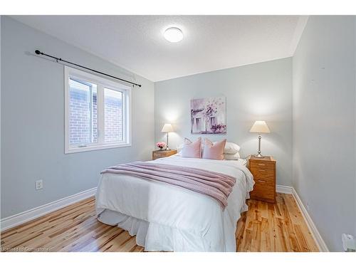 4264 Vivaldi Road E, Burlington, ON - Indoor Photo Showing Bedroom