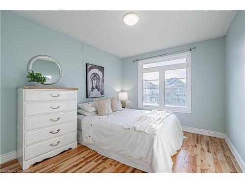 4264 Vivaldi Road E, Burlington, ON - Indoor Photo Showing Bedroom