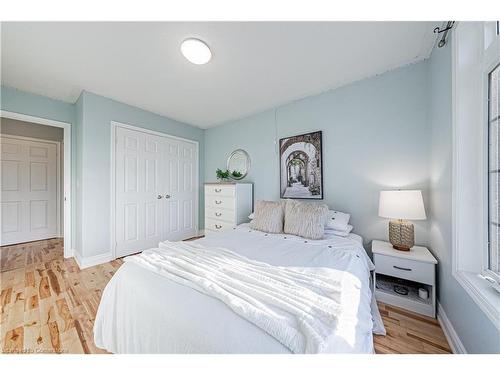 4264 Vivaldi Road E, Burlington, ON - Indoor Photo Showing Bedroom