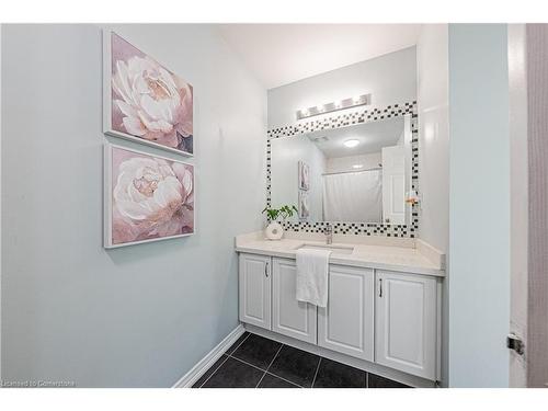 4264 Vivaldi Road E, Burlington, ON - Indoor Photo Showing Bathroom