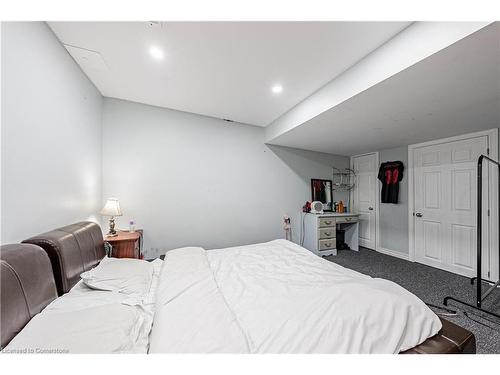 4264 Vivaldi Road E, Burlington, ON - Indoor Photo Showing Bedroom