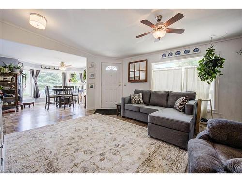 3 Golden Pond Rd Private, Puslinch, ON - Indoor Photo Showing Living Room