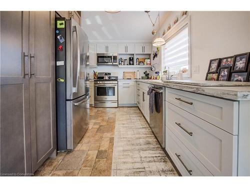 3 Golden Pond Rd Private, Puslinch, ON - Indoor Photo Showing Kitchen