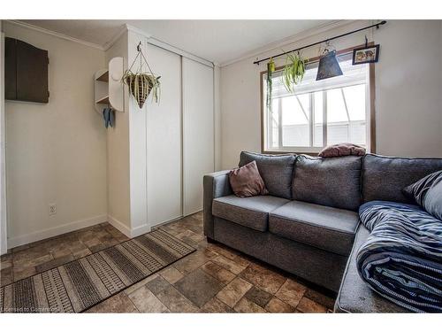 3 Golden Pond Rd Private, Puslinch, ON - Indoor Photo Showing Living Room