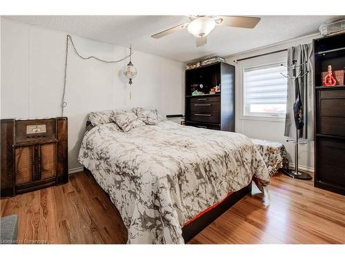 3 Golden Pond Rd Private, Puslinch, ON - Indoor Photo Showing Bedroom