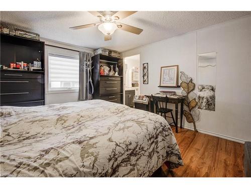 3 Golden Pond Rd Private, Puslinch, ON - Indoor Photo Showing Bedroom