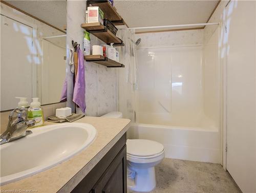 3 Golden Pond Rd Private, Puslinch, ON - Indoor Photo Showing Bathroom