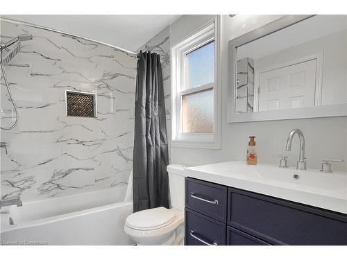 88 Stanley Avenue, Kitchener, ON - Indoor Photo Showing Bathroom