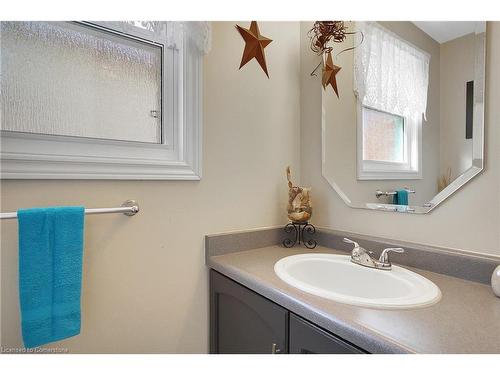 88 Stanley Avenue, Kitchener, ON - Indoor Photo Showing Bathroom