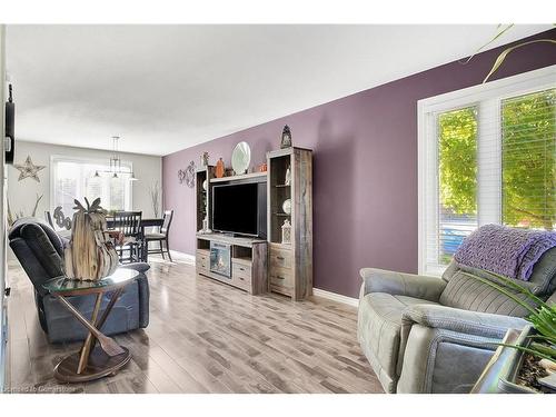 88 Stanley Avenue, Kitchener, ON - Indoor Photo Showing Living Room