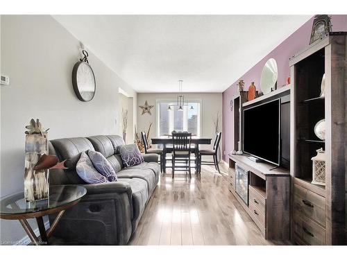 88 Stanley Avenue, Kitchener, ON - Indoor Photo Showing Living Room