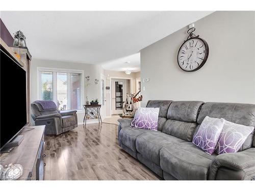 88 Stanley Avenue, Kitchener, ON - Indoor Photo Showing Living Room