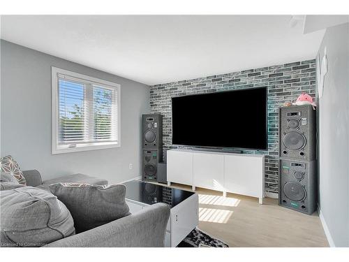 88 Stanley Avenue, Kitchener, ON - Indoor Photo Showing Living Room