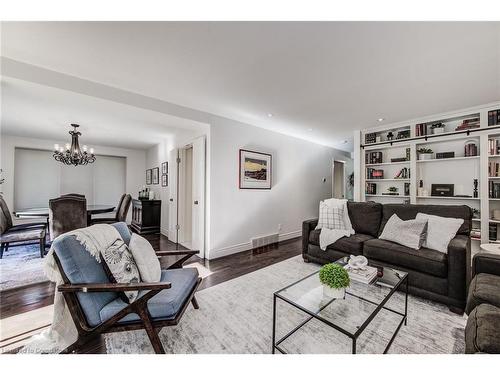 269 Old Post Road, Waterloo, ON - Indoor Photo Showing Living Room