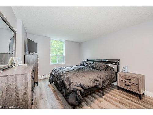 514-55 Green Valley Drive, Kitchener, ON - Indoor Photo Showing Bedroom