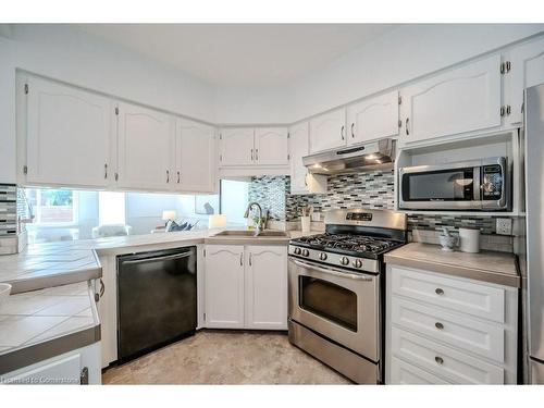 131 Wood Street, Kitchener, ON - Indoor Photo Showing Kitchen