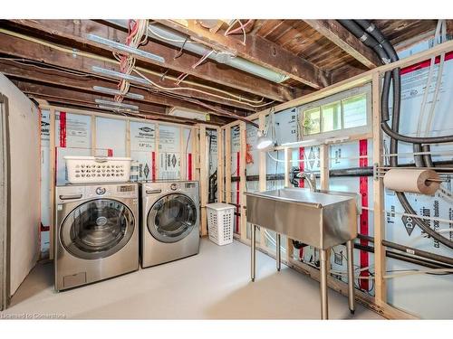 131 Wood Street, Kitchener, ON - Indoor Photo Showing Laundry Room