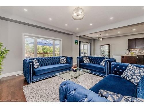 51 Newcastle Court, Kitchener, ON - Indoor Photo Showing Living Room