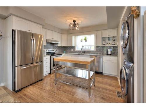 258 Keewatin Avenue, Kitchener, ON - Indoor Photo Showing Kitchen