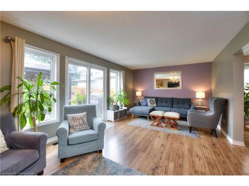 258 Keewatin Avenue, Kitchener, ON - Indoor Photo Showing Living Room