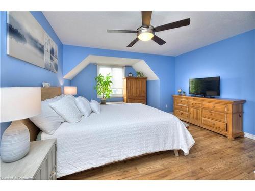 258 Keewatin Avenue, Kitchener, ON - Indoor Photo Showing Bedroom