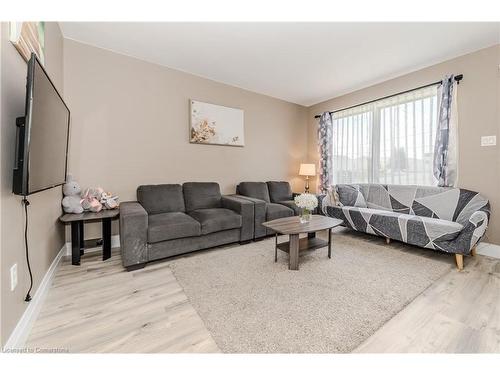 24 Clarke Street, Woodstock, ON - Indoor Photo Showing Living Room