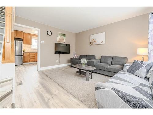 24 Clarke Street, Woodstock, ON - Indoor Photo Showing Living Room