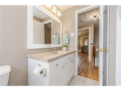 24 Clarke Street, Woodstock, ON - Indoor Photo Showing Bathroom