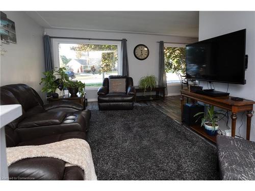 27 Lyle Place, Kitchener, ON - Indoor Photo Showing Living Room