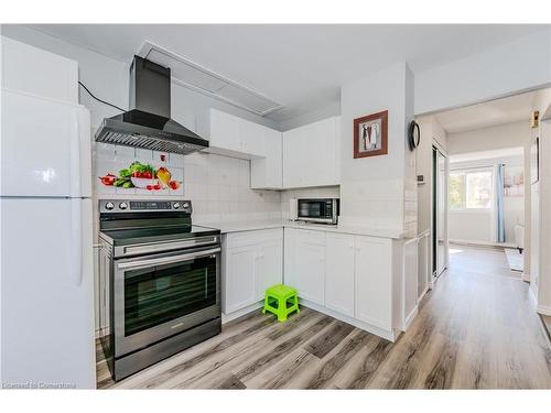 92 Charles Best Place, Kitchener, ON - Indoor Photo Showing Kitchen