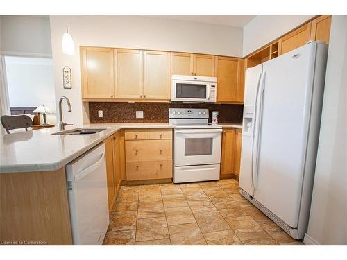 113-400 Romeo Street N, Stratford, ON - Indoor Photo Showing Kitchen