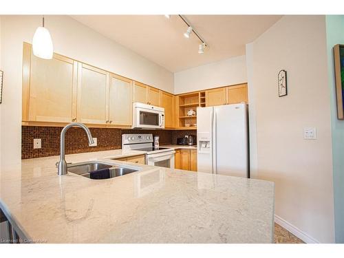 113-400 Romeo Street N, Stratford, ON - Indoor Photo Showing Kitchen With Double Sink