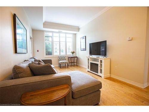 113-400 Romeo Street N, Stratford, ON - Indoor Photo Showing Living Room