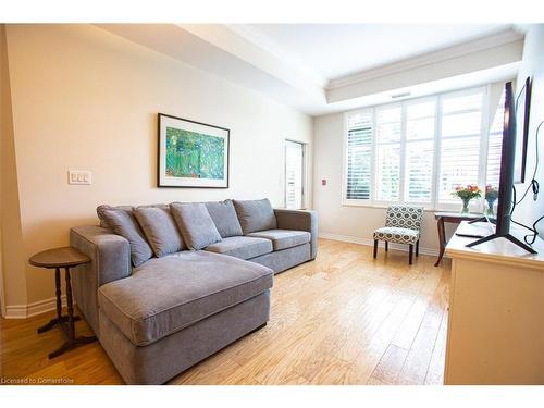 113-400 Romeo Street N, Stratford, ON - Indoor Photo Showing Living Room