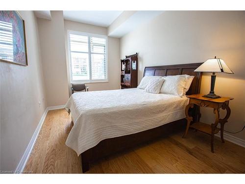 113-400 Romeo Street N, Stratford, ON - Indoor Photo Showing Bedroom