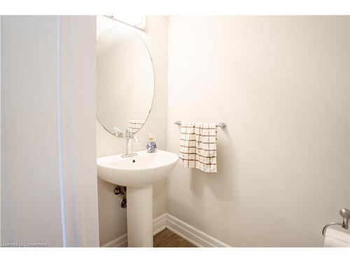 52 Munch Avenue, Cambridge, ON - Indoor Photo Showing Bathroom