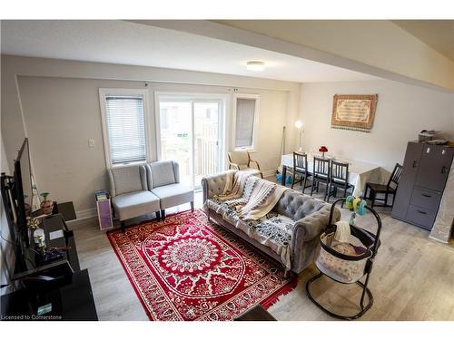 52 Munch Avenue, Cambridge, ON - Indoor Photo Showing Living Room