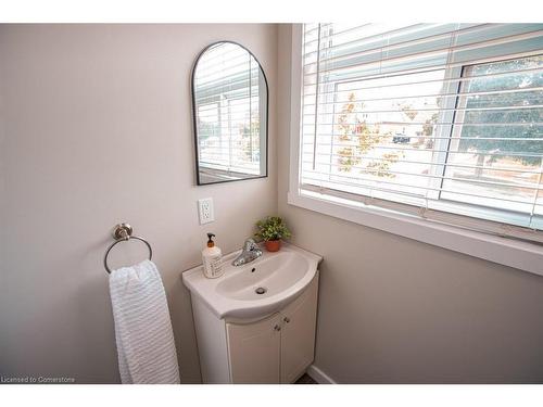 B-489 East Avenue, Kitchener, ON - Indoor Photo Showing Bathroom