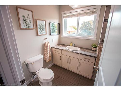 B-489 East Avenue, Kitchener, ON - Indoor Photo Showing Bathroom