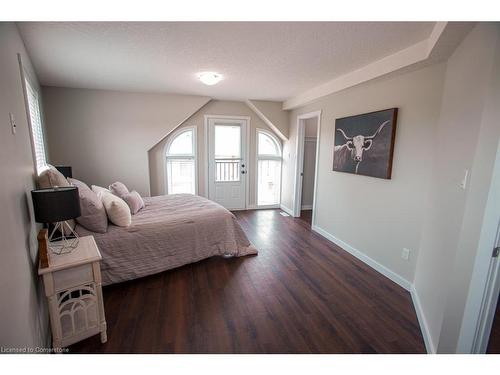 B-489 East Avenue, Kitchener, ON - Indoor Photo Showing Bedroom