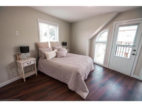 B-489 East Avenue, Kitchener, ON - Indoor Photo Showing Bedroom