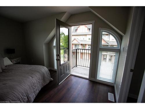 B-489 East Avenue, Kitchener, ON - Indoor Photo Showing Bedroom