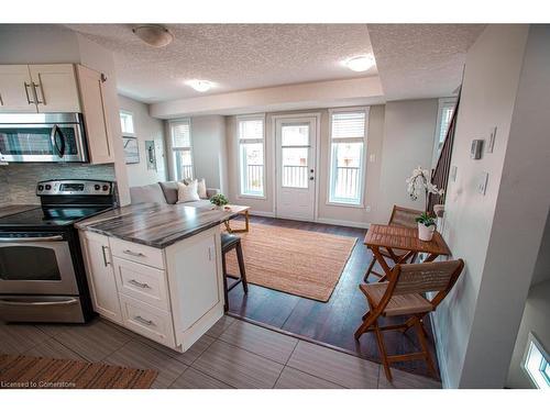 B-489 East Avenue, Kitchener, ON - Indoor Photo Showing Kitchen