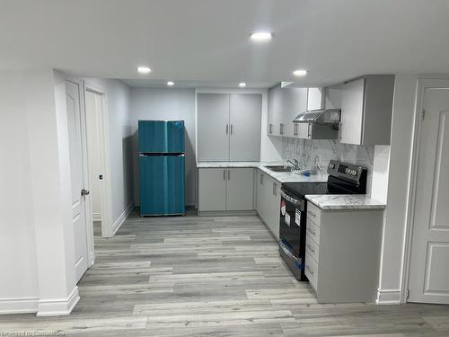 Basement-10 Sugar Trail, Kitchener, ON - Indoor Photo Showing Kitchen