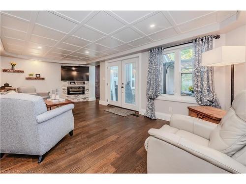 1515 Mannheim Road, Mannheim, ON - Indoor Photo Showing Living Room