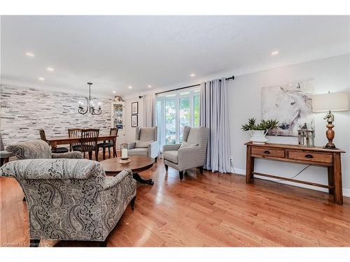 1515 Mannheim Road, Mannheim, ON - Indoor Photo Showing Living Room