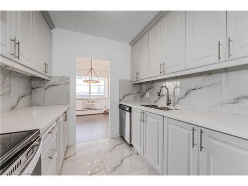 708-45 Westmount Road, Waterloo, ON - Indoor Photo Showing Kitchen With Double Sink