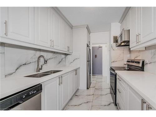 708-45 Westmount Road, Waterloo, ON - Indoor Photo Showing Kitchen With Double Sink