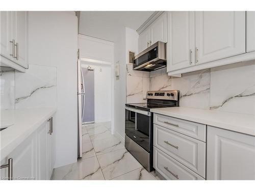 708-45 Westmount Road, Waterloo, ON - Indoor Photo Showing Kitchen